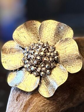 Gold-Tone Floral Crystal Brooch - Elegant Women’s Accessory